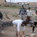 وقتی مدیر کنار دانشآموزانش از عدالت دیوار میسازد وقتی مدیر کنار دانشآموزانش از عدالت دیوار میسازد