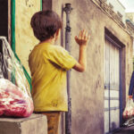 توزیع گوشت قربانی میان ۵۰۰ خانوار تحت حمایت کمیته امداد در خداآفرین