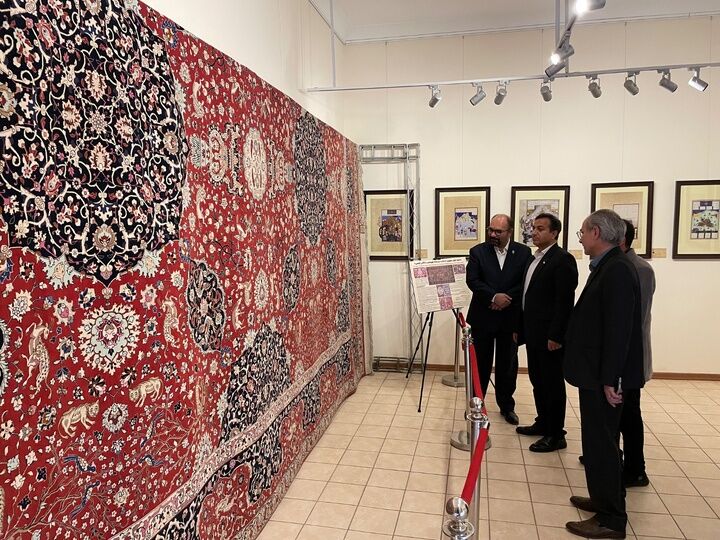 رونمایی از ۲ فرش بازبافی شده دوران صفوی در تبریز رونمایی از ۲ فرش بازبافی شده دوران صفوی در تبریز