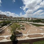 آماده‌سازی بزرگ‌ترین فرش گل تبریز در باغ‌گل منطقه ۲