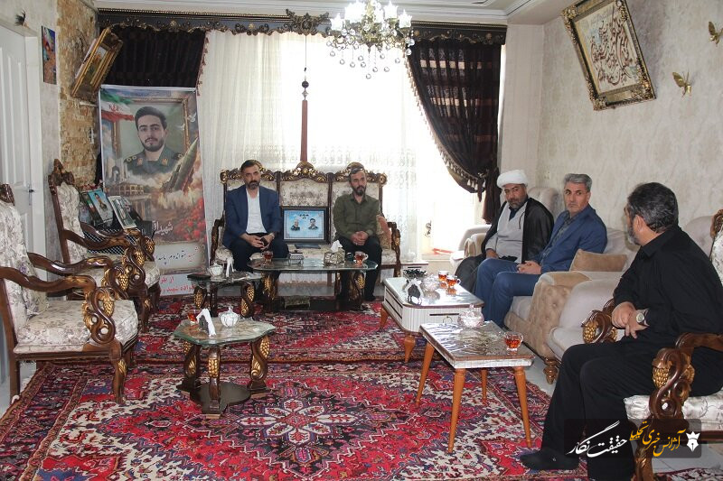 دیدار مدیران سازمان مدیریت حمل ونقل مسافر شهرداری تبریز با خانواده مکرم شهید والامقام هادی پورکریم دیدار مدیران سازمان مدیریت حمل ونقل مسافر شهرداری تبریز با خانواده مکرم شهید والامقام هادی پورکریم
