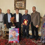 دیدار و تجلیل مدیرعامل شرکت خانه‌سازی پیش‌ساخته آذربایجان از خانواده شهید رضا محرمی