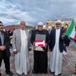 تربت کربلا در عینالی؛ جلوهای از همدلی عاشقان اهلبیت(ع) در مراسم عرفه تربت کربلا در عینالی؛ جلوهای از همدلی عاشقان اهلبیت(ع) در مراسم عرفه