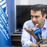 کیف امداد را برداشت و راهی جنگ شد کیف امداد را برداشت و راهی جنگ شد