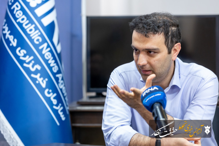 کیف امداد را برداشت و راهی جنگ شد کیف امداد را برداشت و راهی جنگ شد