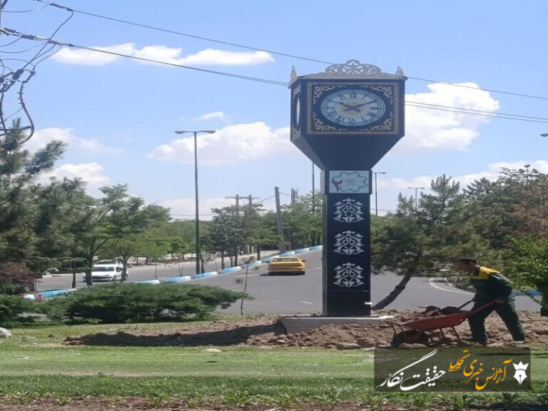 نصب ساعت چهار طرفه در میدان گلستان “ائل‌گولی”