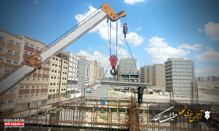 آغاز مرحله تیرچه‌گذاری سقف طبقه دوم مدرسه ۱۲ کلاسه خاوران