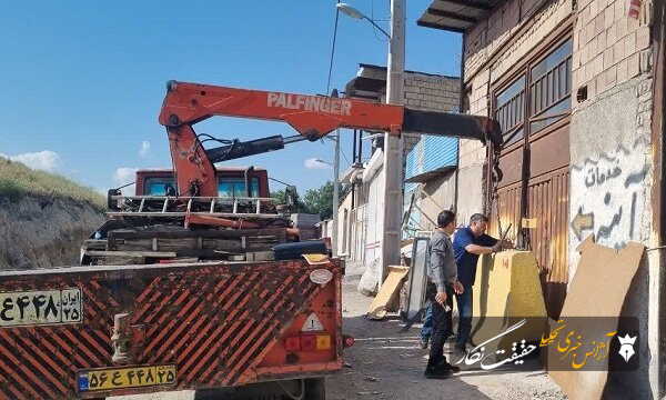 برخورد قاطع شهرداری منطقه ۷ با متخلفان سد معبر و ایجاد مزاحمت برخورد قاطع شهرداری منطقه ۷ با متخلفان سد معبر و ایجاد مزاحمت