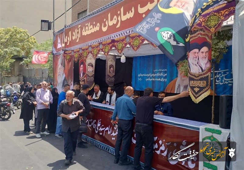 موکب منطقه آزاد ارس در مسیر تشییع رهبرشهید به زائران خدمت‌رسانی می‌کند