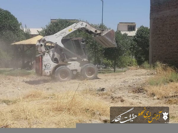 پاکسازی مستمر زمینهای خالی و بایر در سطح منطقه ۷ پاکسازی مستمر زمینهای خالی و بایر در سطح منطقه ۷