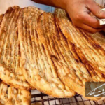 نانِ ۲ نرخی در مراغه؛ کنجد اجباری، پول اجباری! نانِ ۲ نرخی در مراغه؛ کنجد اجباری، پول اجباری!