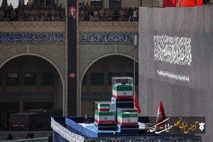 ژاپن تایمز: مردم ایران با پرچمهای سرخ در مراسم نماز رهبر شهید حاضر شدند ژاپن تایمز: مردم ایران با پرچمهای سرخ در مراسم نماز رهبر شهید حاضر شدند