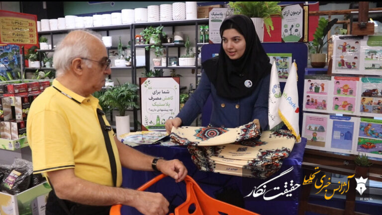 استقرار تیم آموزشی سازمان مدیریت پسماند در مجتمع تجاری لاله‌ پارک
