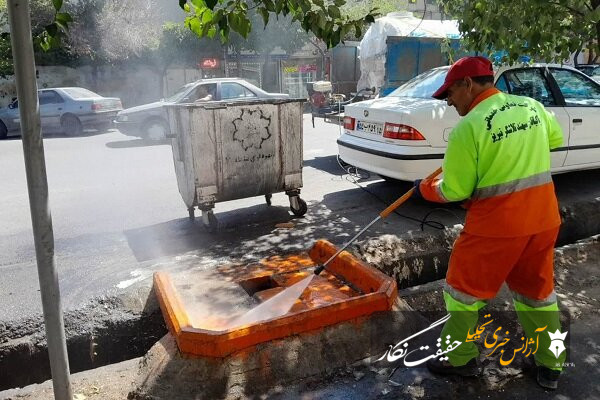 تداوم شست‌وشو و گندزدایی باکس‌های پسماند و جوی‌های تبریز