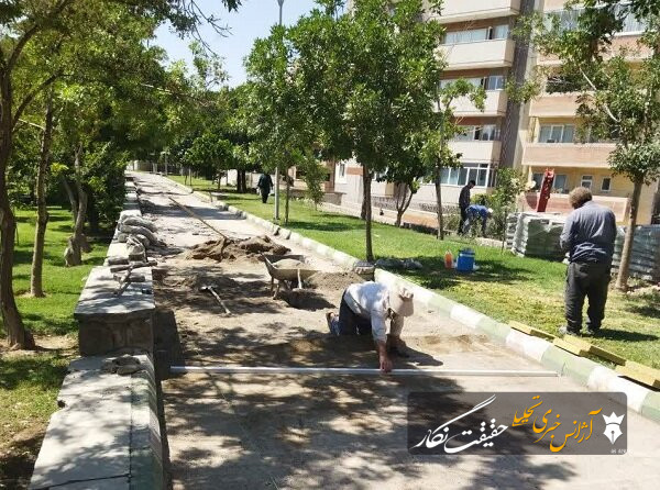 کفسازی ۳۱۵۰ مترمربعی پیاده‌راه‌های پارک تلاش آغاز شد