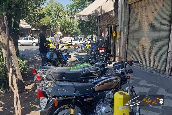 ارائه اخطاریه به واحدهای صنفی سد معبرکننده در خیابان فلسطین