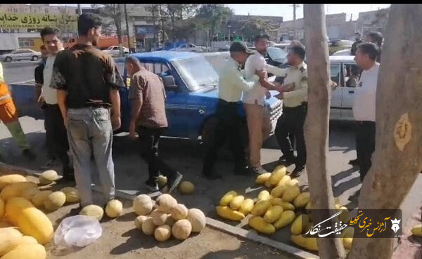 اجرای طرح ضربتی مقابله با سد معبر و دست‌فروشان در منطقه ۷