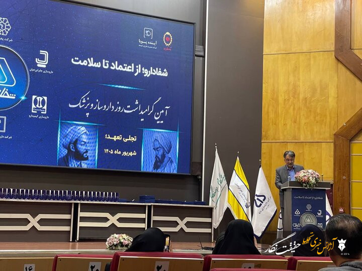 عضو کمیسیون برنامه: داروسازان واکسن آنفولانزا را بسازند